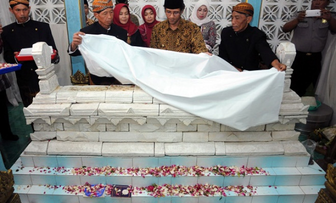 TRADISI BUKA LUWUR PANTARAN